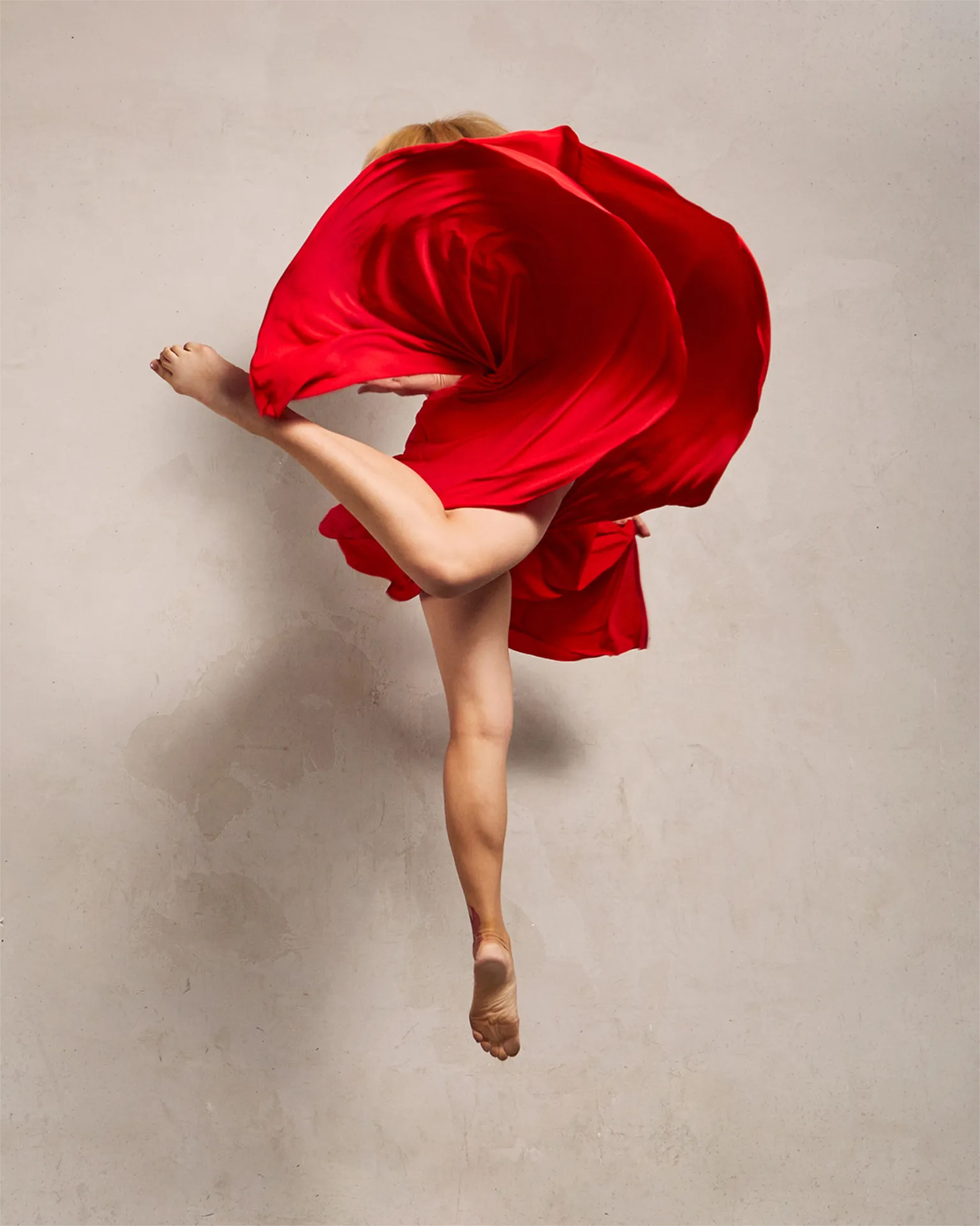 Choreographer Jessica Chen’s "NuWa (女媧)" featuring dancer Chieh Hsiung. Photo by Vanessa Gonzalez-Bunster.