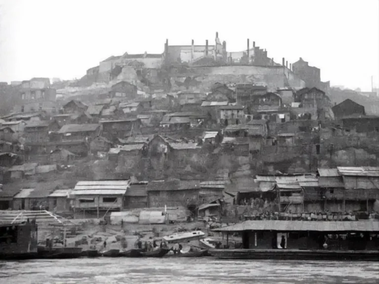 Historical Photos of Chongqing when it was the Capital of China
