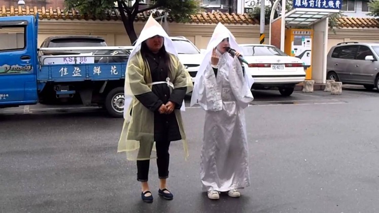 7 bizarre videos of professional mourning in Taiwan
