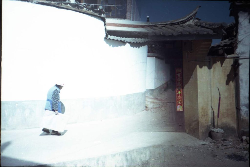 Analog Impressions: Dominique Musorrafiti's Cinematic Journey in Heqing