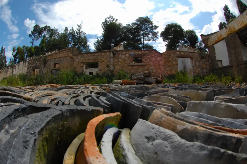 Ruins near Dianchi lake