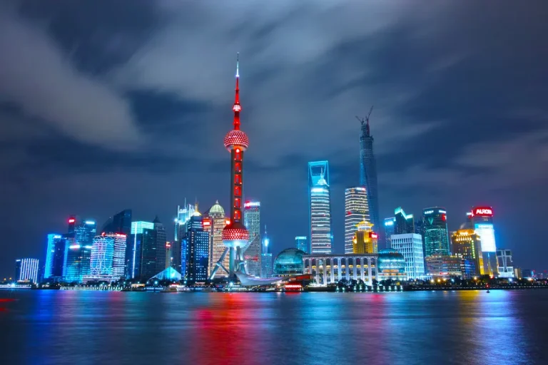 The European game with the Chinese Crowd