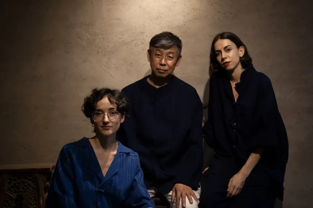 Portrait Deyi co-founders (Pauline Ferrieres, Zhang Xing, Adriana Cagigas)