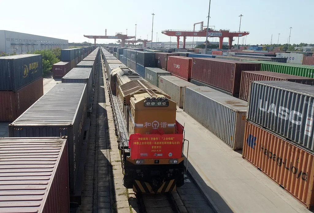 The China-Europe Railway Express makes its inaugural departure from the China-SCO Local Economic and Trade Cooperation Demonstration Area in Qingdao in China to Samarkand, Uzbekistan, on September 28, 2022. [Photo: VCG]