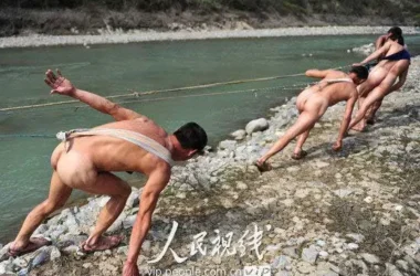 History and Traditions: Hubei’s Long-Gone Naked Boat Trackers