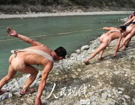 History and Traditions: Hubei’s Long-Gone Naked Boat Trackers